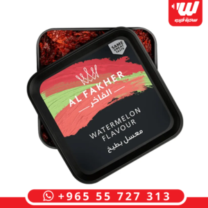 دلو معسل الفاخر نكهة رقي بوزن 1 كيلو جرام يتميز بلونه الأحمر وتصميم العلامة التجارية الشهيرة.